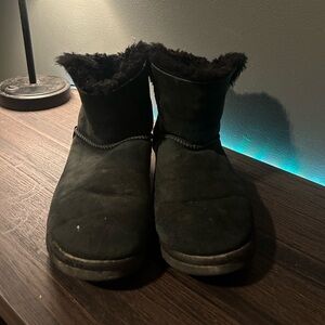 size 9 Woman’s bailey Bow UGG